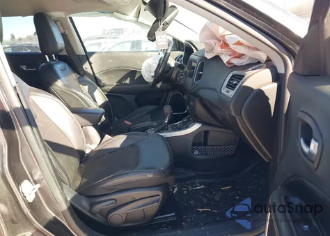 2020 Jeep Compass Latitude 4X4 z USA, uszkodzony, nr VIN 3C4NJDBB1LT196918